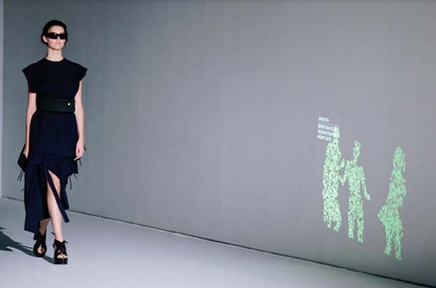 Проектор как модный аксессуар: на Неделе моды в Париже