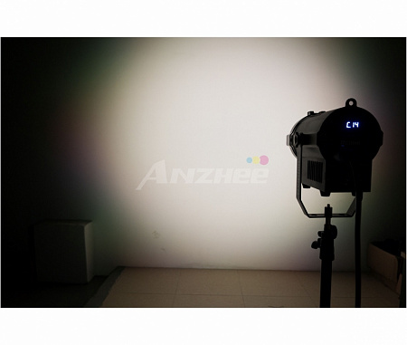 Театральный прожектор Anzhee Fresnel 40 RGBW ZOOM