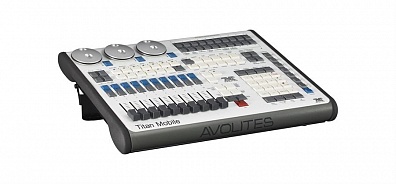 Полнофункциональная световая консоль AVOLITES Titan Mobile