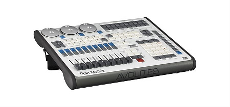 Полнофункциональная световая консоль AVOLITES Titan Mobile