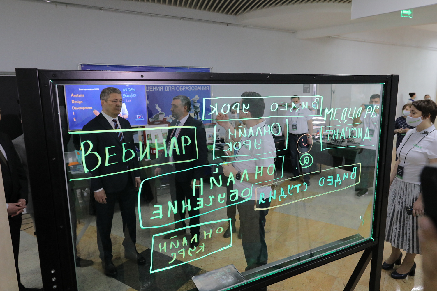Нашу выставочную экспозицию посетил Глава Башкортостана Радий Хабиров