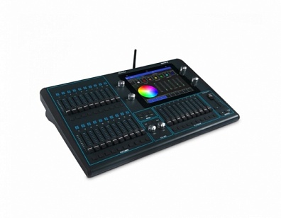 Полнофункциональная световая консоль CHAMSYS QuickQ 20