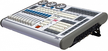 Полнофункциональная световая консоль AVOLITES Titan Mobile
