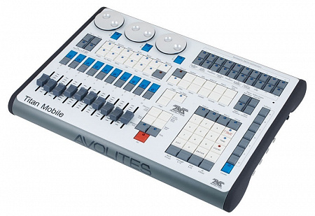Полнофункциональная световая консоль AVOLITES Titan Mobile
